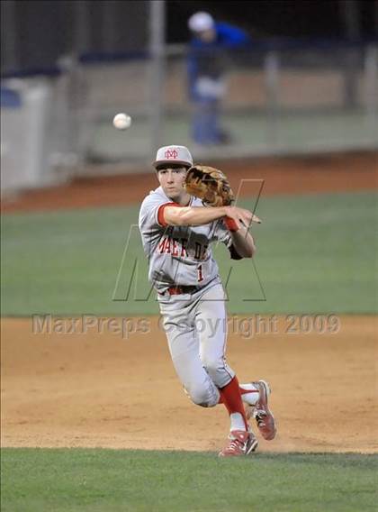 Thumbnail 2 in El Toro vs. Mater Dei (Anderson Bat National Classic) photogallery.