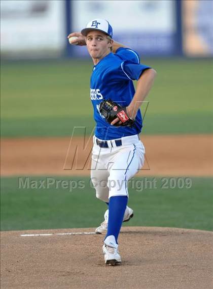 Thumbnail 2 in El Toro vs. Mater Dei (Anderson Bat National Classic) photogallery.