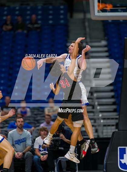 Thumbnail 2 in Lipan vs New Home (UIL 2A Basketball Semifinal) photogallery.