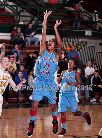 Thumbnail 2 in Austin-East vs. Gatlinburg-Pittman (D3-AAA playoffs) photogallery.
