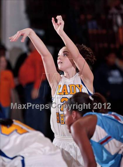 Thumbnail 1 in Austin-East vs. Gatlinburg-Pittman (D3-AAA playoffs) photogallery.
