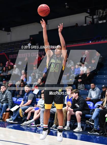 Thumbnail 1 in Moreau Catholic vs. Notre Dame (MaxPreps/DLS MLK Classic) photogallery.