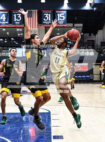 Thumbnail 1 in Moreau Catholic vs. Notre Dame (MaxPreps/DLS MLK Classic) photogallery.