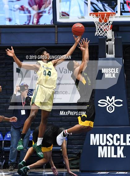 Thumbnail 2 in Moreau Catholic vs. Notre Dame (MaxPreps/DLS MLK Classic) photogallery.