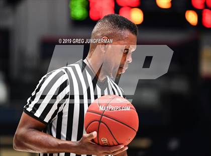 Thumbnail 2 in Moreau Catholic vs. Notre Dame (MaxPreps/DLS MLK Classic) photogallery.
