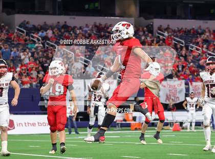 Thumbnail 2 in Motley County vs. Strawn (UIL Football 1A D2 Finals) photogallery.