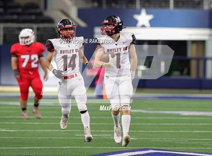 Thumbnail 3 in Motley County vs. Strawn (UIL Football 1A D2 Finals) photogallery.