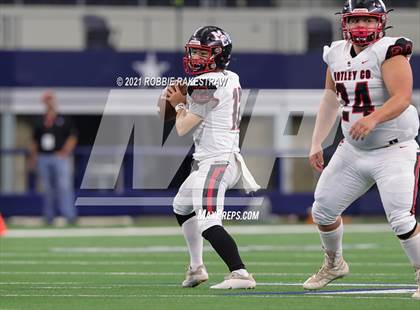 Thumbnail 3 in Motley County vs. Strawn (UIL Football 1A D2 Finals) photogallery.