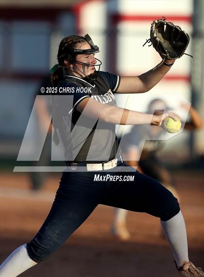Thumbnail 2 in Canyon del Oro vs Willow Canyon (AIA Softball 4A Semifinal) photogallery.