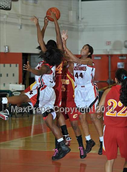 Thumbnail 3 in Corona vs. Rancho Verde (Lady Bears Holiday Classic Finals) photogallery.