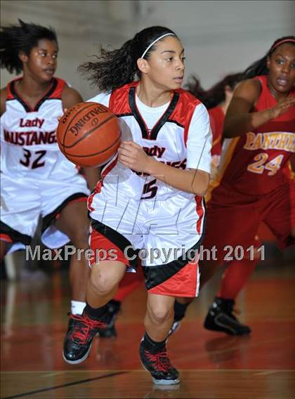 Thumbnail 3 in Corona vs. Rancho Verde (Lady Bears Holiday Classic Finals) photogallery.