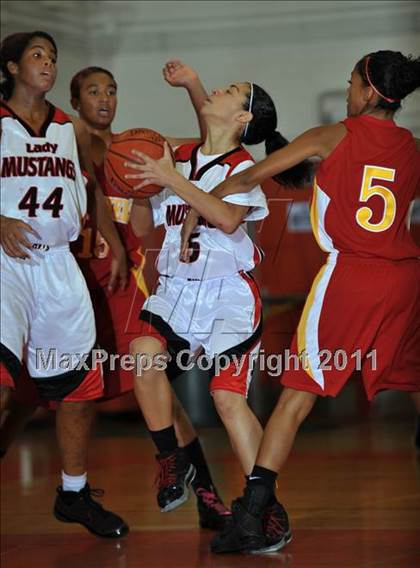 Thumbnail 3 in Corona vs. Rancho Verde (Lady Bears Holiday Classic Finals) photogallery.