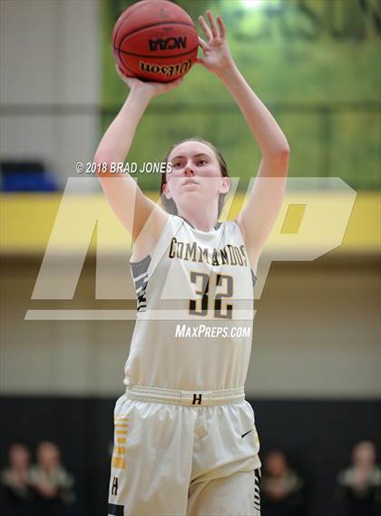 Thumbnail 1 in Hendersonville vs Mount Juliet (TSSAA District 9-AAA Quarterfinal) photogallery.