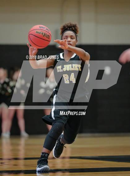 Thumbnail 1 in Hendersonville vs Mount Juliet (TSSAA District 9-AAA Quarterfinal) photogallery.