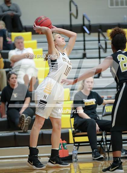 Thumbnail 3 in Hendersonville vs Mount Juliet (TSSAA District 9-AAA Quarterfinal) photogallery.