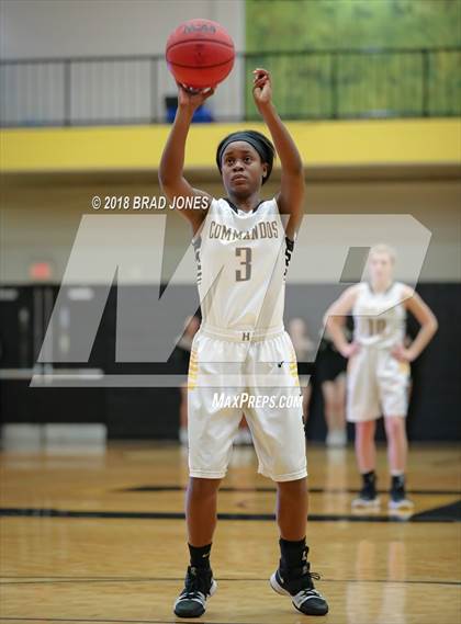 Thumbnail 2 in Hendersonville vs Mount Juliet (TSSAA District 9-AAA Quarterfinal) photogallery.