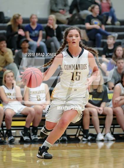 Thumbnail 2 in Hendersonville vs Mount Juliet (TSSAA District 9-AAA Quarterfinal) photogallery.
