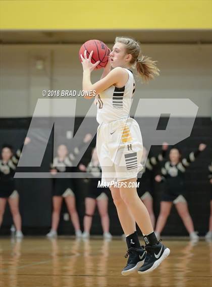 Thumbnail 2 in Hendersonville vs Mount Juliet (TSSAA District 9-AAA Quarterfinal) photogallery.