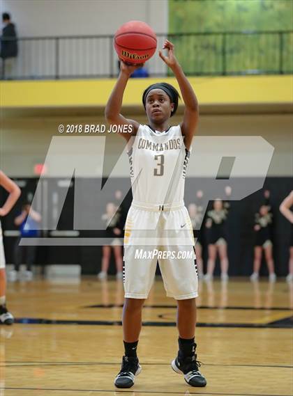 Thumbnail 1 in Hendersonville vs Mount Juliet (TSSAA District 9-AAA Quarterfinal) photogallery.
