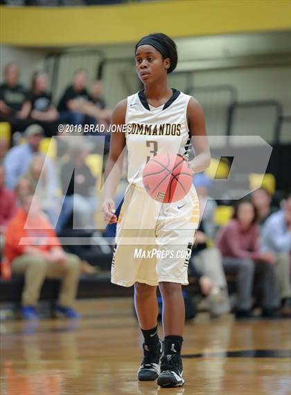 Thumbnail 1 in Hendersonville vs Mount Juliet (TSSAA District 9-AAA Quarterfinal) photogallery.
