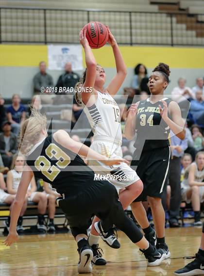 Thumbnail 1 in Hendersonville vs Mount Juliet (TSSAA District 9-AAA Quarterfinal) photogallery.