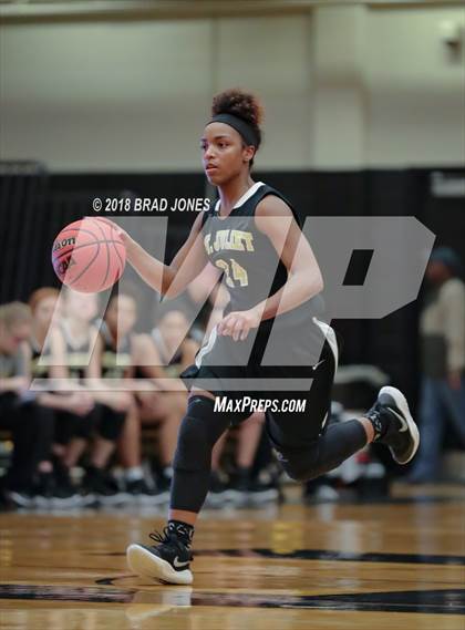 Thumbnail 3 in Hendersonville vs Mount Juliet (TSSAA District 9-AAA Quarterfinal) photogallery.