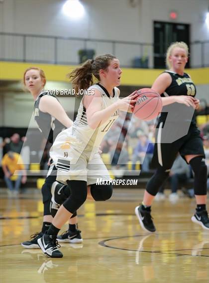 Thumbnail 2 in Hendersonville vs Mount Juliet (TSSAA District 9-AAA Quarterfinal) photogallery.