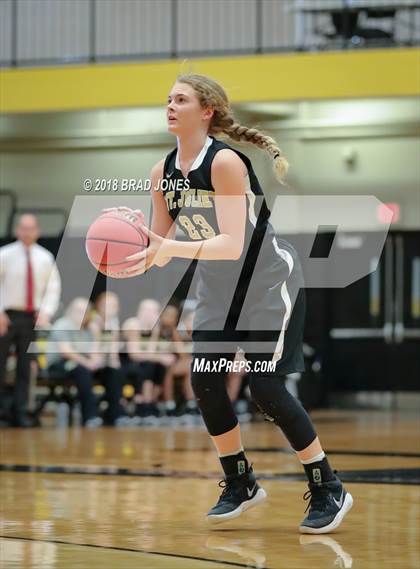 Thumbnail 1 in Hendersonville vs Mount Juliet (TSSAA District 9-AAA Quarterfinal) photogallery.