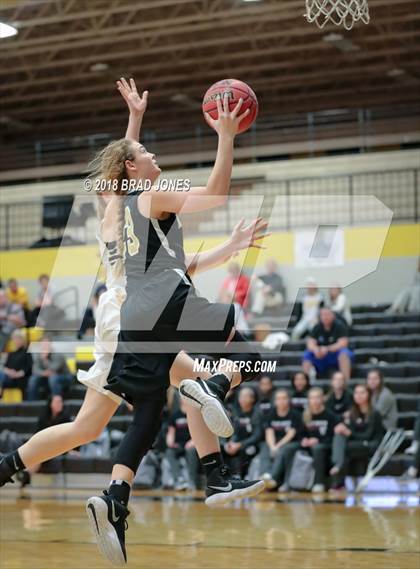Thumbnail 2 in Hendersonville vs Mount Juliet (TSSAA District 9-AAA Quarterfinal) photogallery.