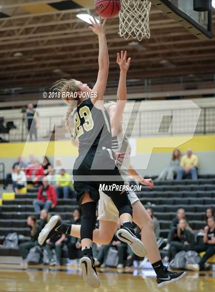 Thumbnail 1 in Hendersonville vs Mount Juliet (TSSAA District 9-AAA Quarterfinal) photogallery.