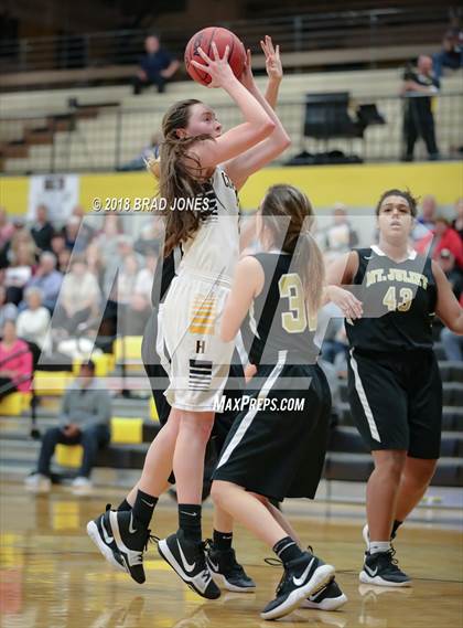 Thumbnail 3 in Hendersonville vs Mount Juliet (TSSAA District 9-AAA Quarterfinal) photogallery.