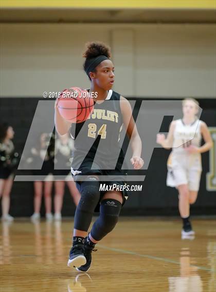 Thumbnail 2 in Hendersonville vs Mount Juliet (TSSAA District 9-AAA Quarterfinal) photogallery.