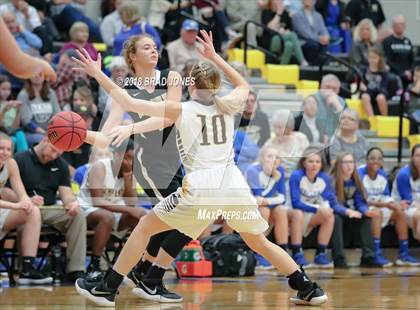 Thumbnail 2 in Hendersonville vs Mount Juliet (TSSAA District 9-AAA Quarterfinal) photogallery.
