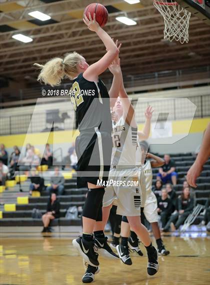 Thumbnail 2 in Hendersonville vs Mount Juliet (TSSAA District 9-AAA Quarterfinal) photogallery.
