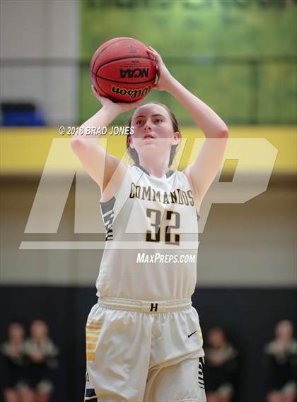 Thumbnail 3 in Hendersonville vs Mount Juliet (TSSAA District 9-AAA Quarterfinal) photogallery.