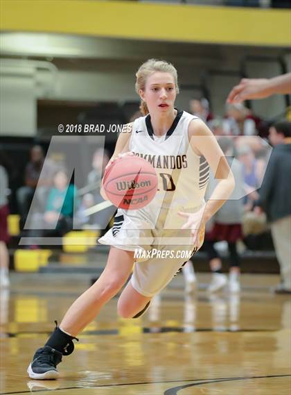 Thumbnail 1 in Hendersonville vs Mount Juliet (TSSAA District 9-AAA Quarterfinal) photogallery.