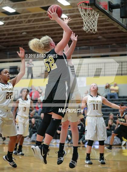 Thumbnail 2 in Hendersonville vs Mount Juliet (TSSAA District 9-AAA Quarterfinal) photogallery.