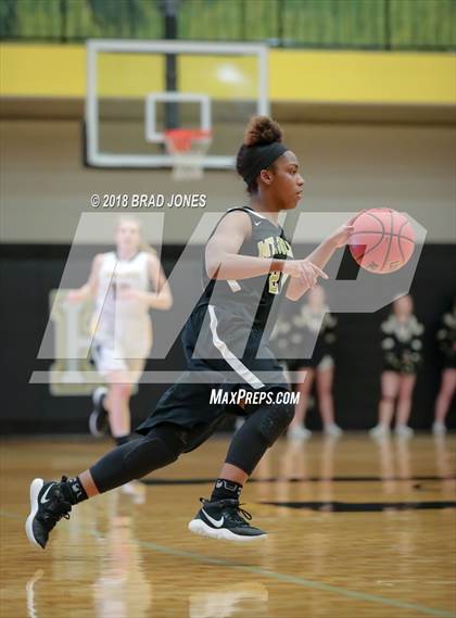 Thumbnail 3 in Hendersonville vs Mount Juliet (TSSAA District 9-AAA Quarterfinal) photogallery.
