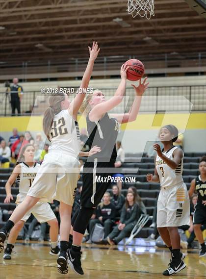 Thumbnail 3 in Hendersonville vs Mount Juliet (TSSAA District 9-AAA Quarterfinal) photogallery.