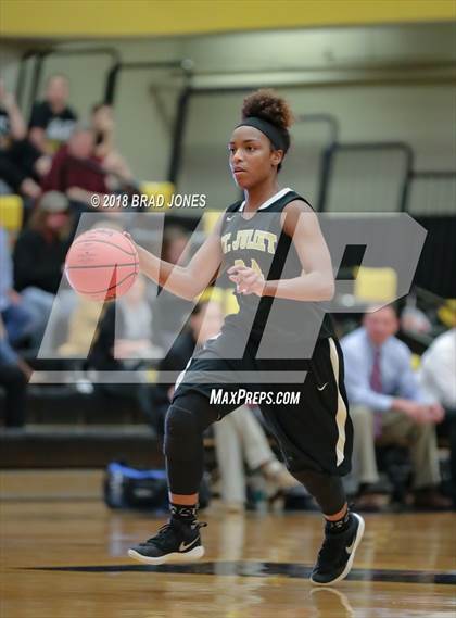 Thumbnail 1 in Hendersonville vs Mount Juliet (TSSAA District 9-AAA Quarterfinal) photogallery.