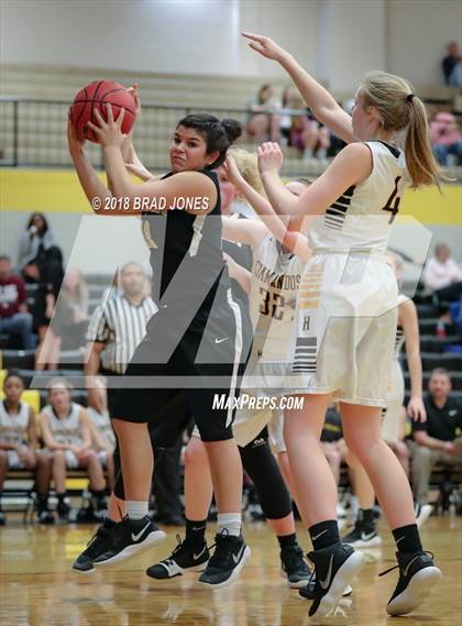 Thumbnail 2 in Hendersonville vs Mount Juliet (TSSAA District 9-AAA Quarterfinal) photogallery.