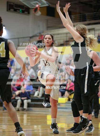 Thumbnail 3 in Hendersonville vs Mount Juliet (TSSAA District 9-AAA Quarterfinal) photogallery.