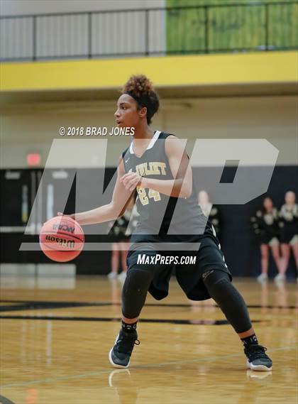 Thumbnail 1 in Hendersonville vs Mount Juliet (TSSAA District 9-AAA Quarterfinal) photogallery.