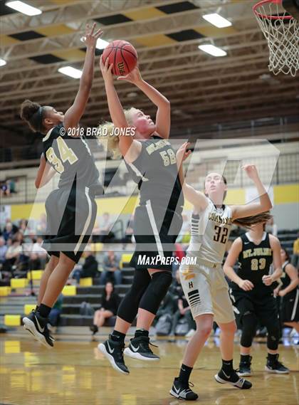 Thumbnail 3 in Hendersonville vs Mount Juliet (TSSAA District 9-AAA Quarterfinal) photogallery.