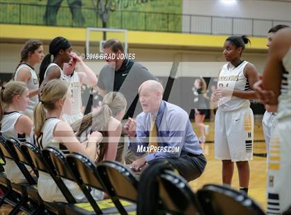 Thumbnail 1 in Hendersonville vs Mount Juliet (TSSAA District 9-AAA Quarterfinal) photogallery.