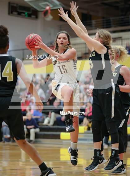 Thumbnail 1 in Hendersonville vs Mount Juliet (TSSAA District 9-AAA Quarterfinal) photogallery.