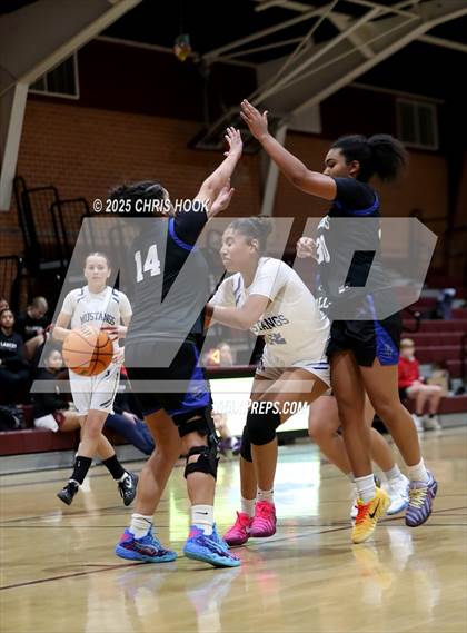 Thumbnail 1 in Catalina Foothills vs Dobson (Salpointe Cactus Clash) photogallery.