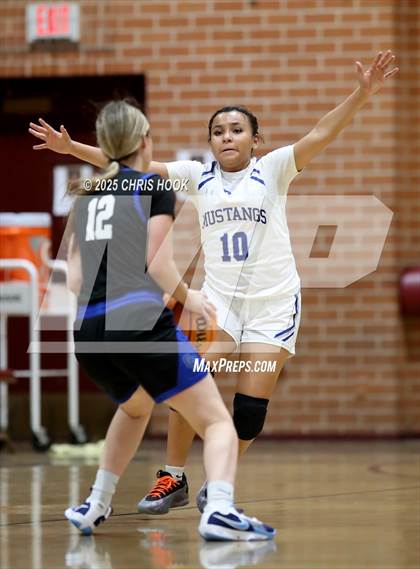 Thumbnail 3 in Catalina Foothills vs Dobson (Salpointe Cactus Clash) photogallery.