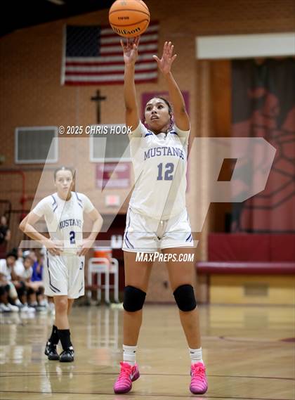 Thumbnail 3 in Catalina Foothills vs Dobson (Salpointe Cactus Clash) photogallery.
