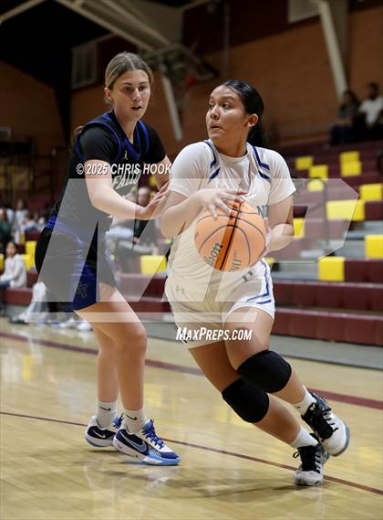 Thumbnail 2 in Catalina Foothills vs Dobson (Salpointe Cactus Clash) photogallery.